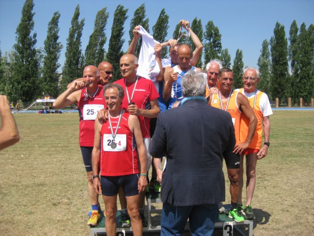 x400m70_podio2.jpg